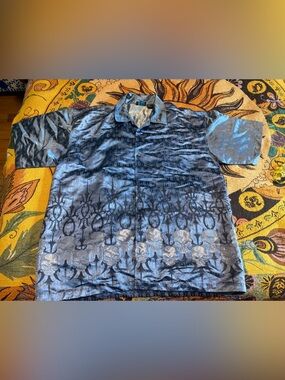 MT:2 Y2K skull metallic heavy metal shirt